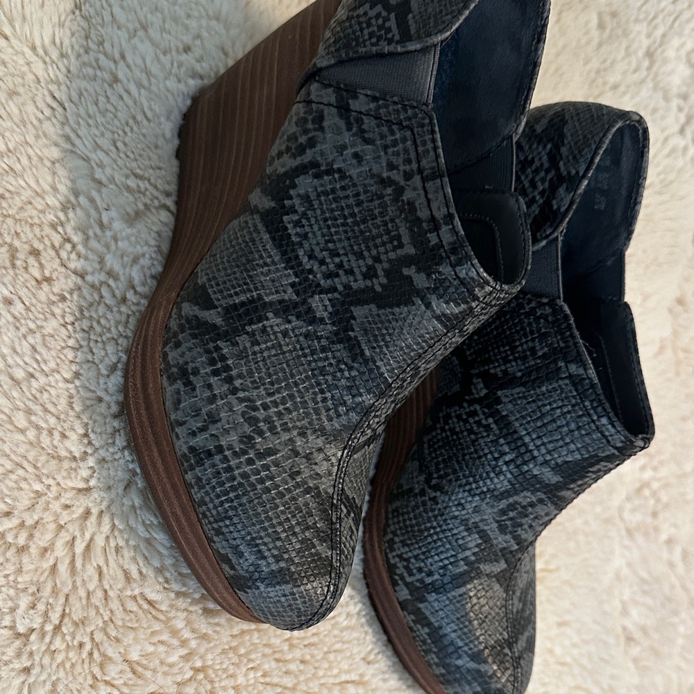 Dr. Scholl's Black Snake Print Wedges